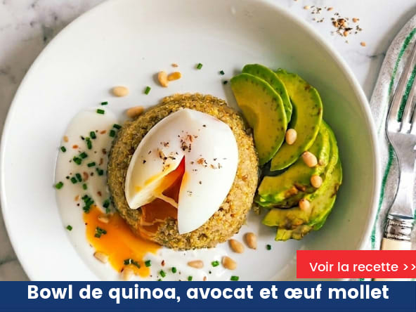 Bowl de quinoa, avocat et œuf mollet